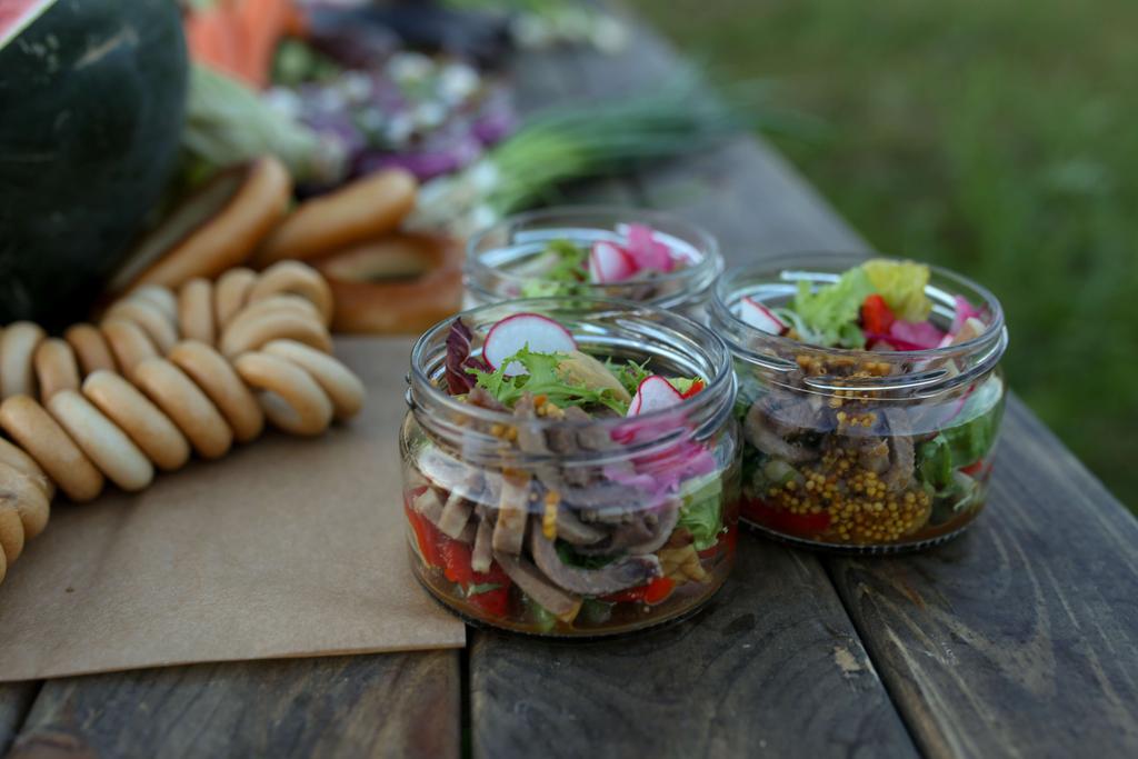 Салат с языком и печёными овощами