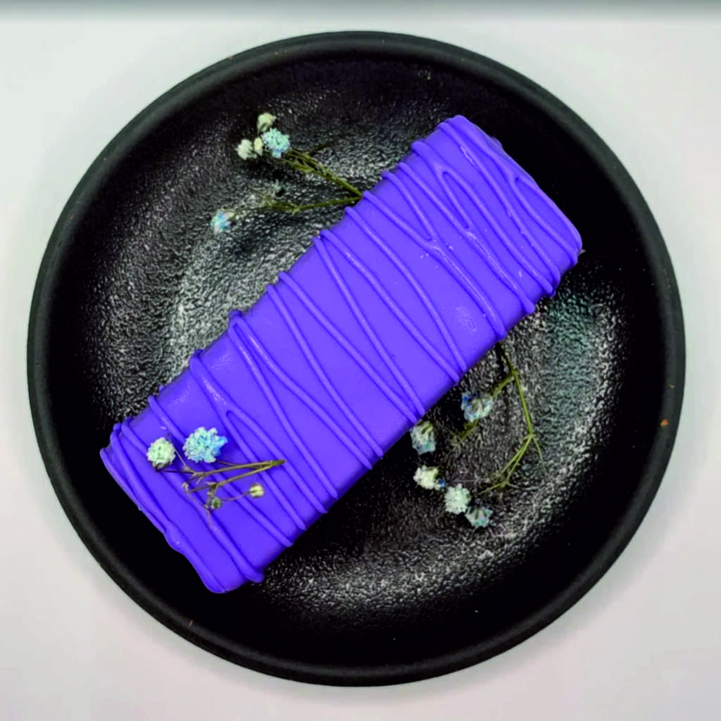 Raw НЕ творожный сырок "Ягодный в ягодной глазури"