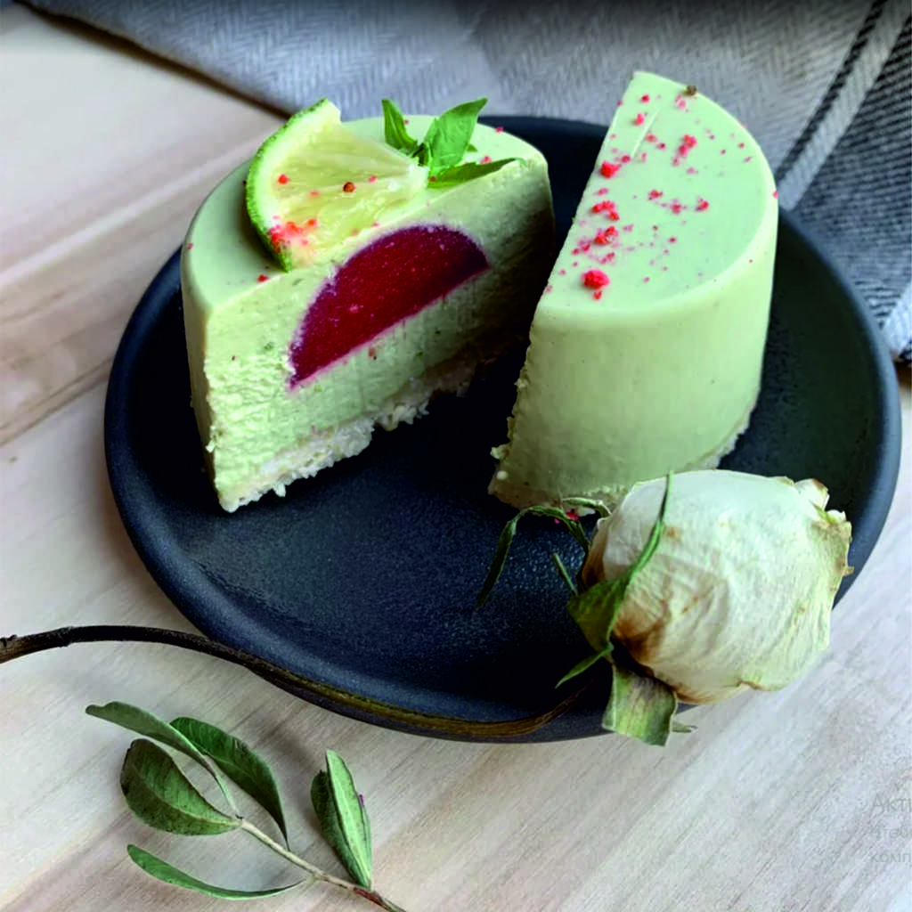 No bake пирожное “Лайм-Базилик” с клубничным конфи