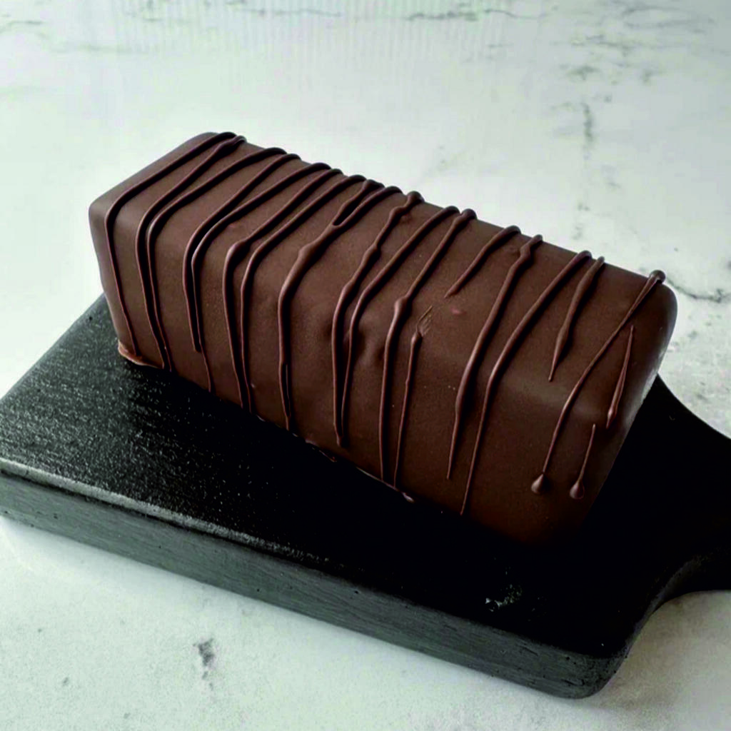 Raw НЕ творожный сырок "Ванильный с соленой карамелью в шоколадной глазури"