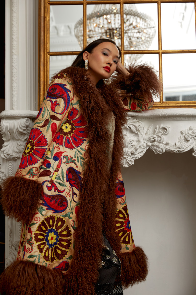 Шелковое пальто BAYANA