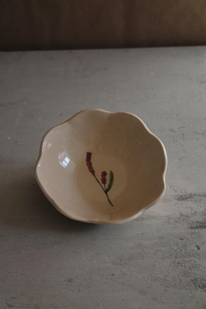 Тарелка из серии «горец перечный»