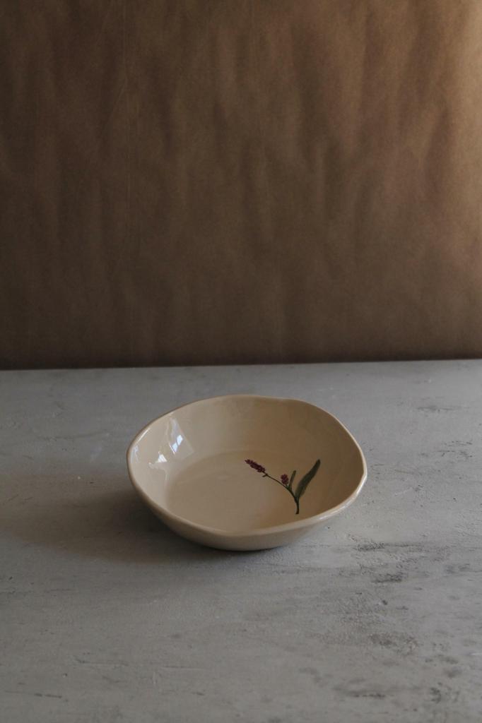 Тарелка из серии «горец перечный»