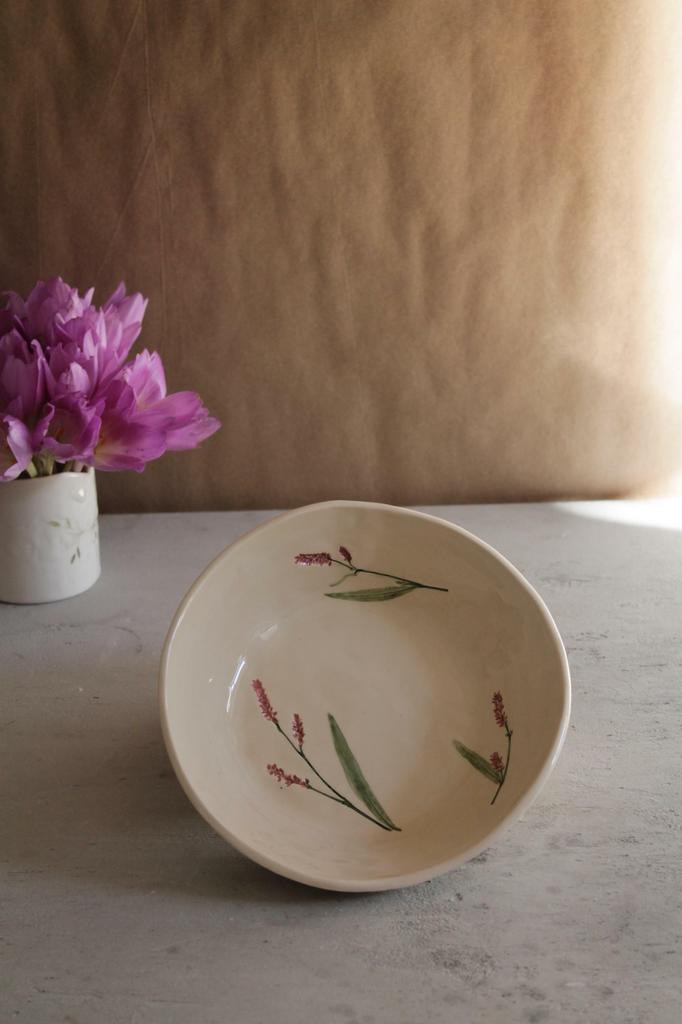 Тарелка из серии «горец перечный»