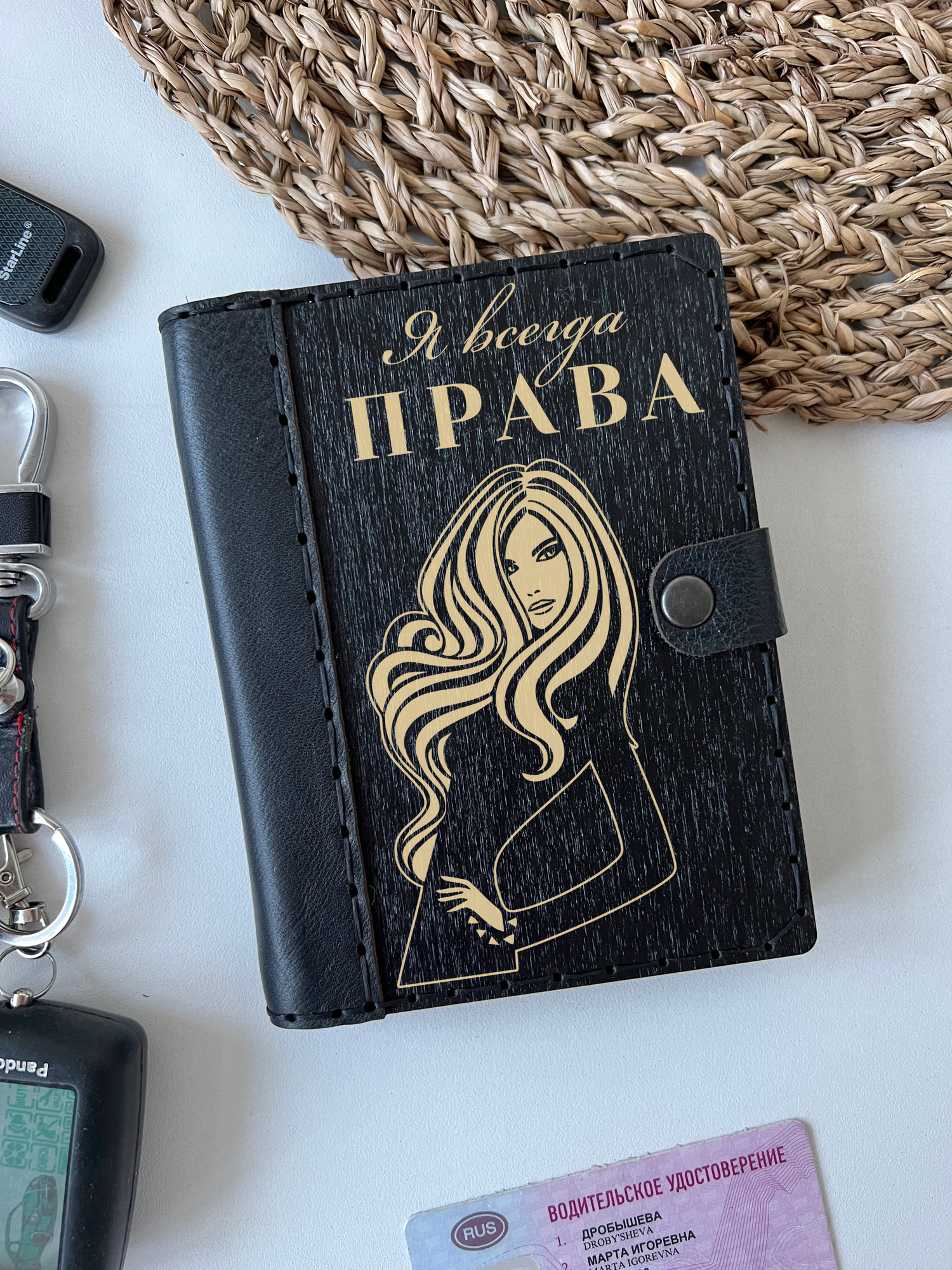 Обложка для автодокументов "Всегда права"