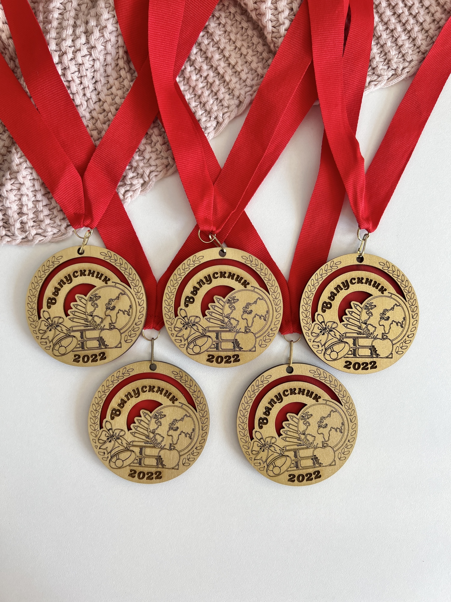 Медали из дерева "Глобус" красный + золото 5шт