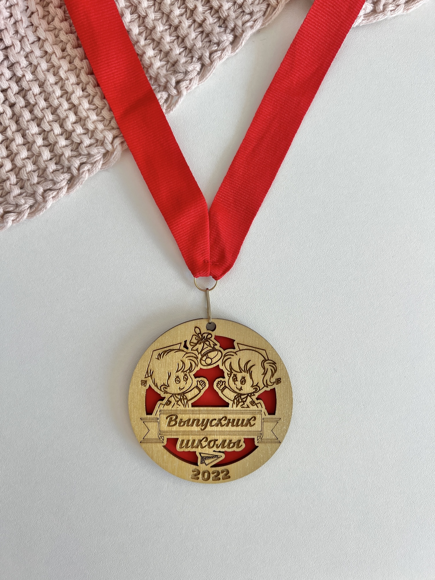 Медаль из дерева "Дети" красный + золото