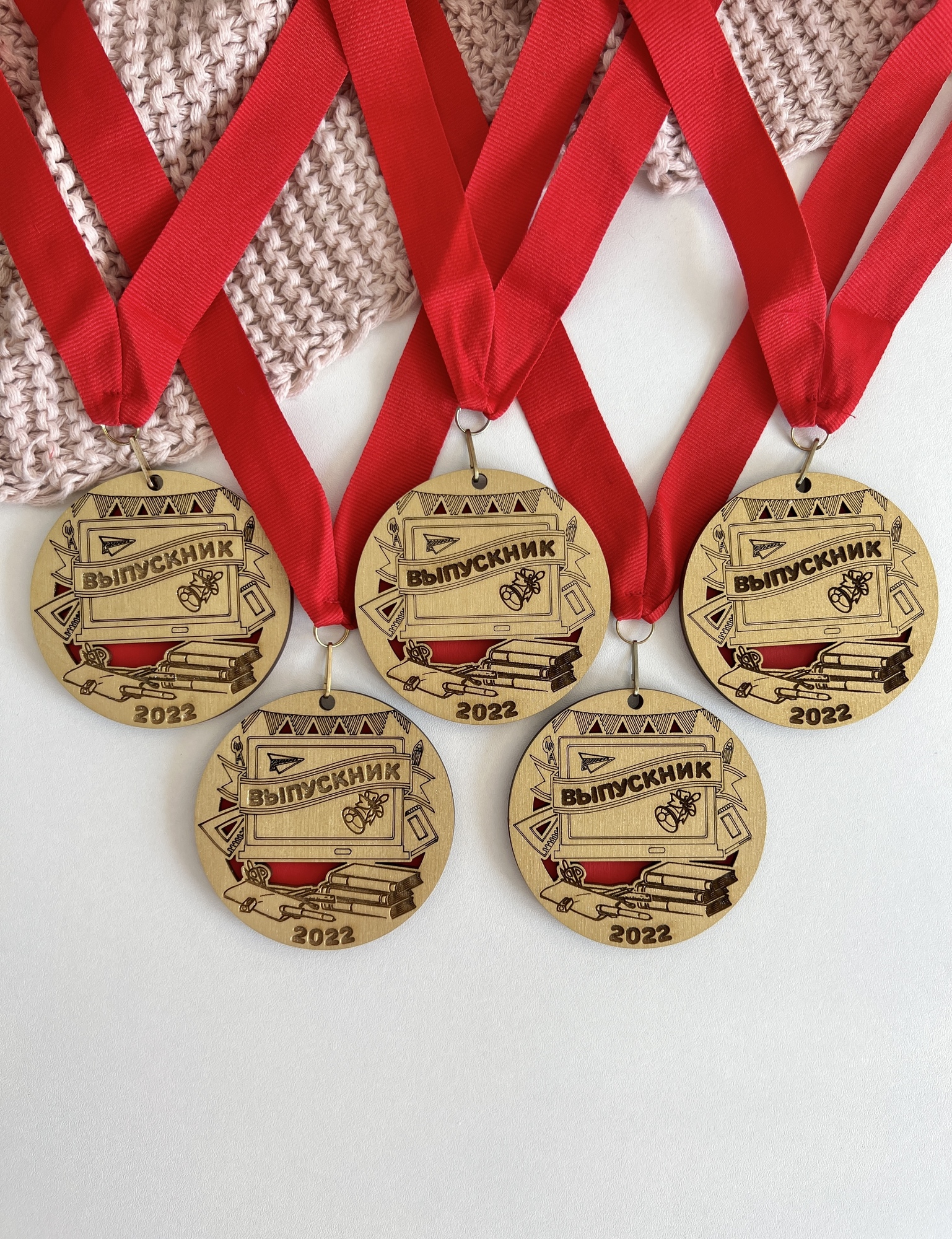 Медали из дерева "Доска и книги" красный + золото 5шт