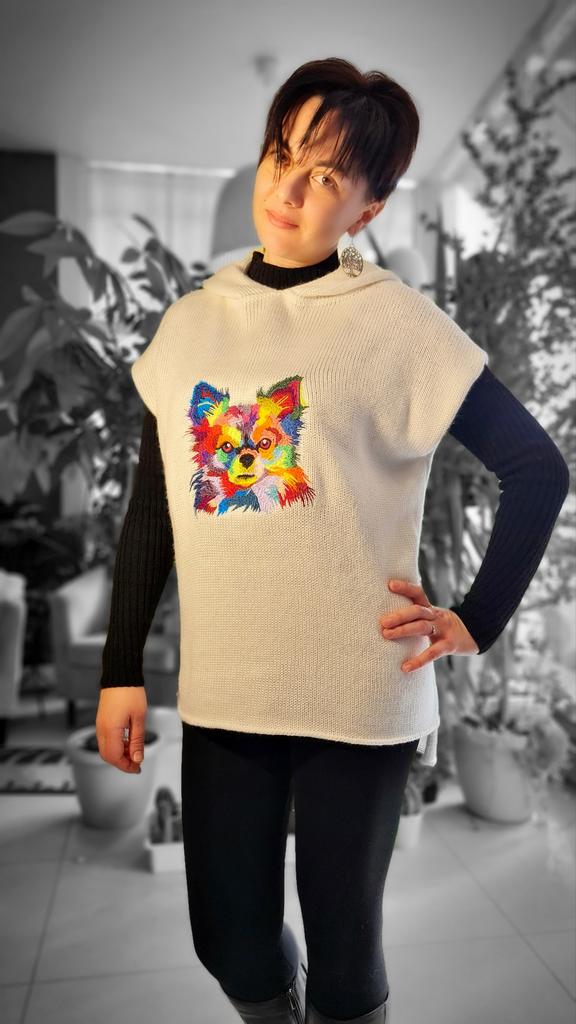 Пончо с цветной вышивкой собаки