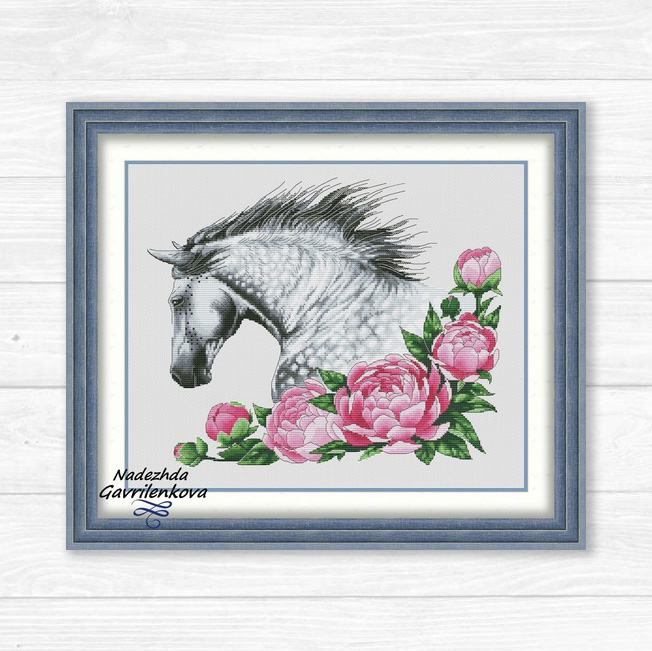 Лошадка с пионами