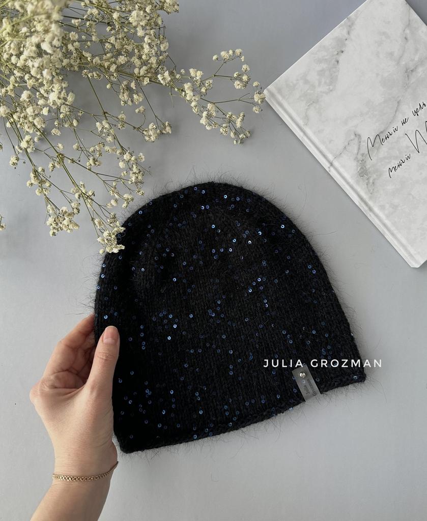 Шапка с пайетками (черная)