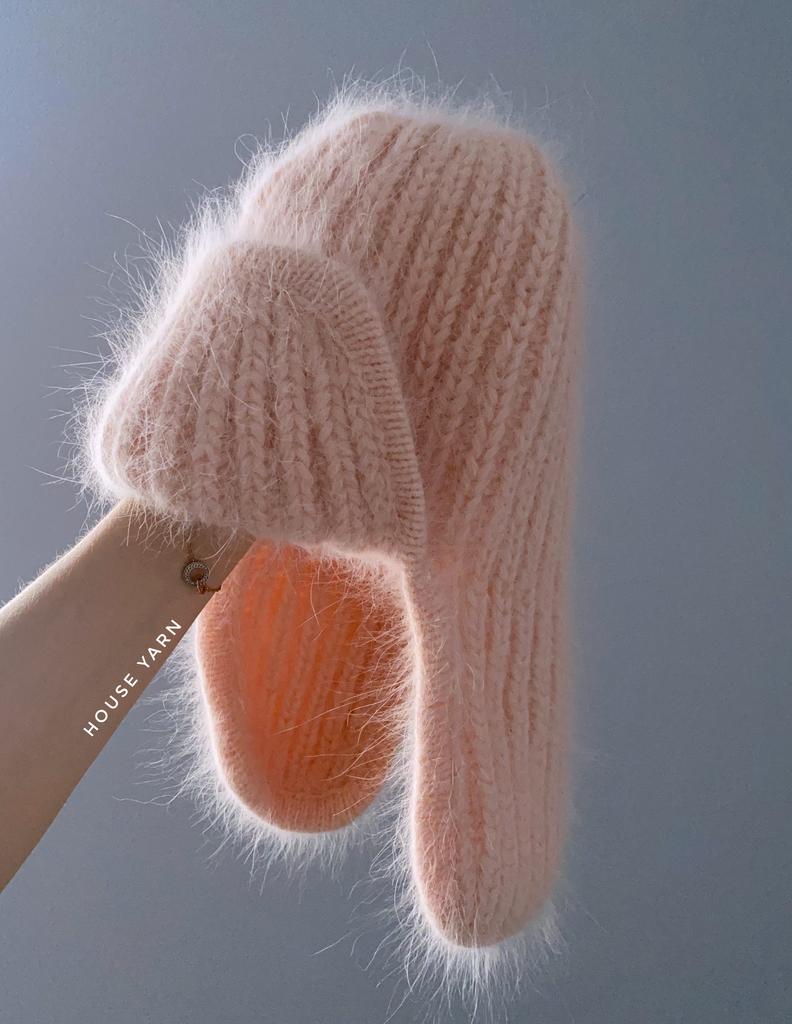 Вязаная шапка ушанка (розовый персик)