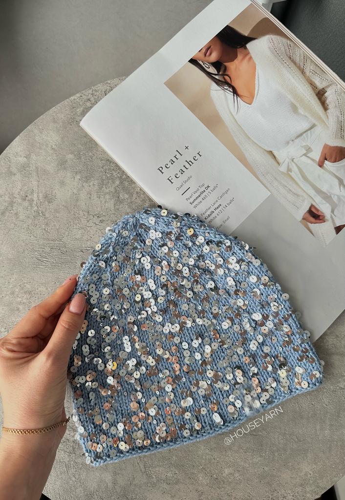 Шапка с пайетками из мериноса (голубая)