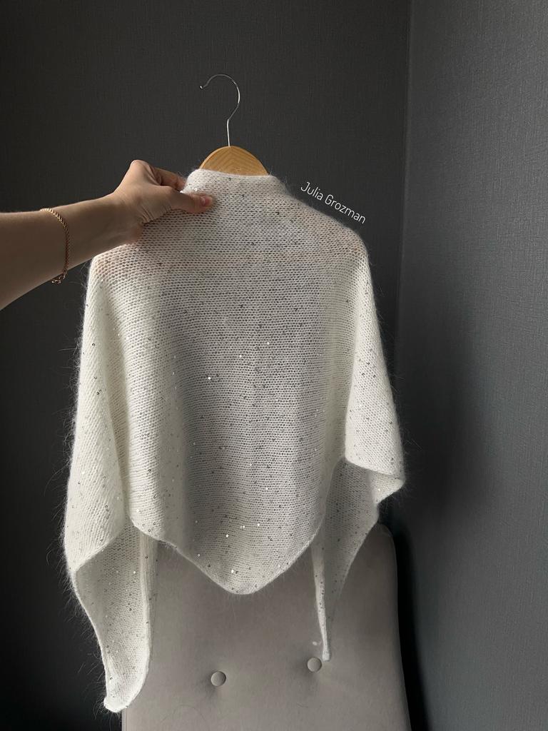 Вязаная косынка (молочная с серебром)