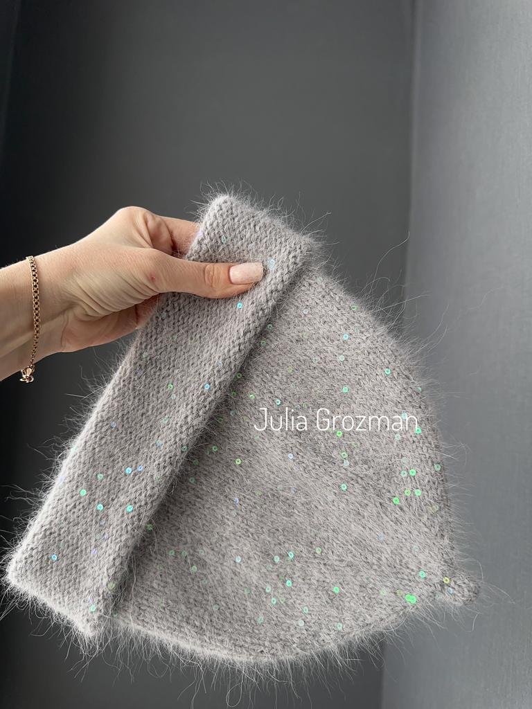 Вязаная шапка с пипкой (серый меланж )