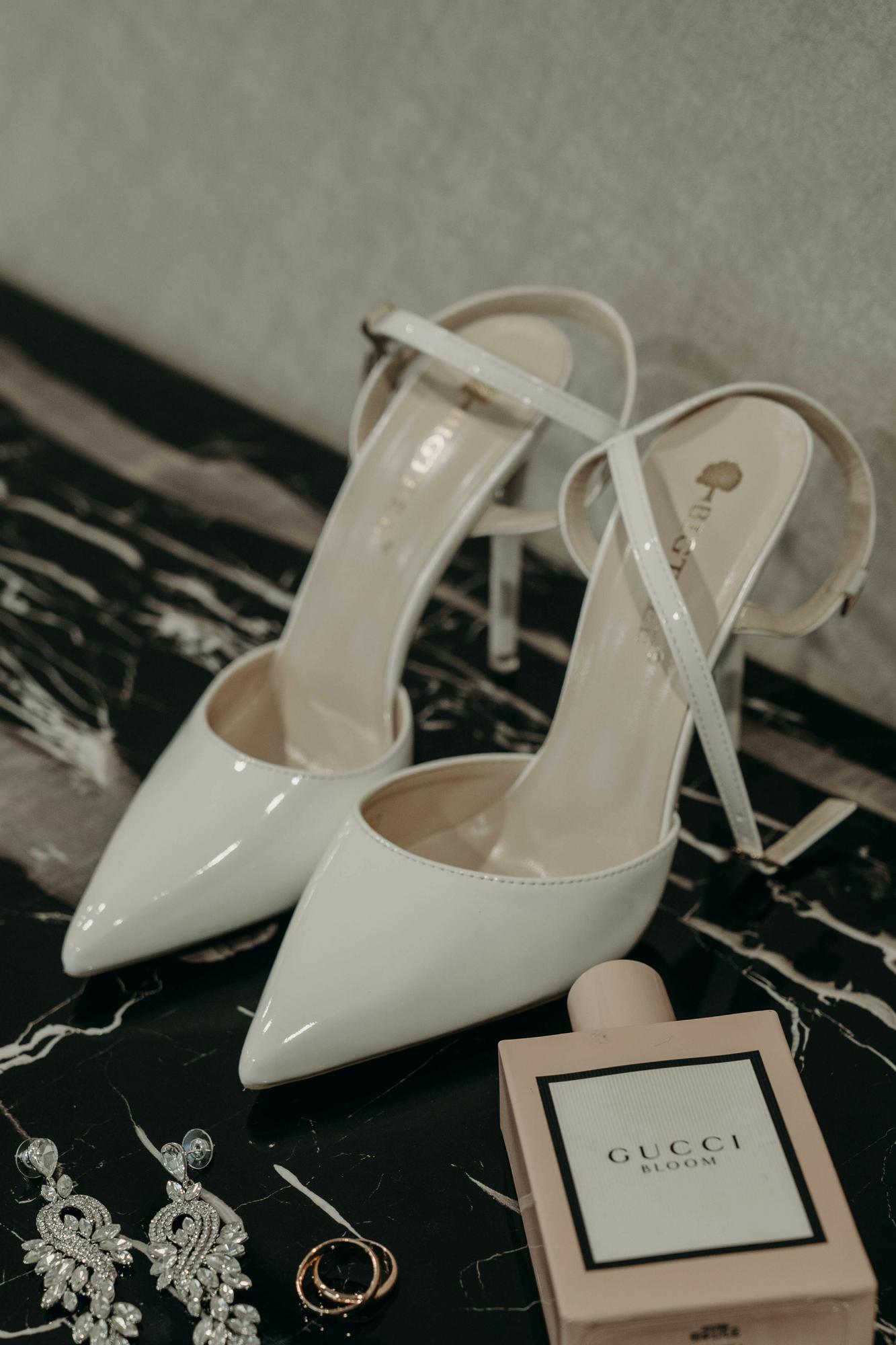 Молочные босоножки с закрытым носом