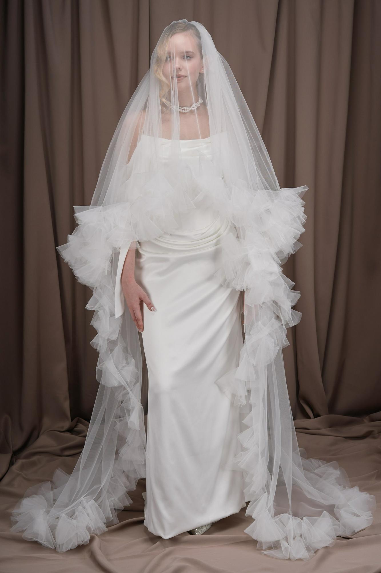 Фата с цветами из сеточки