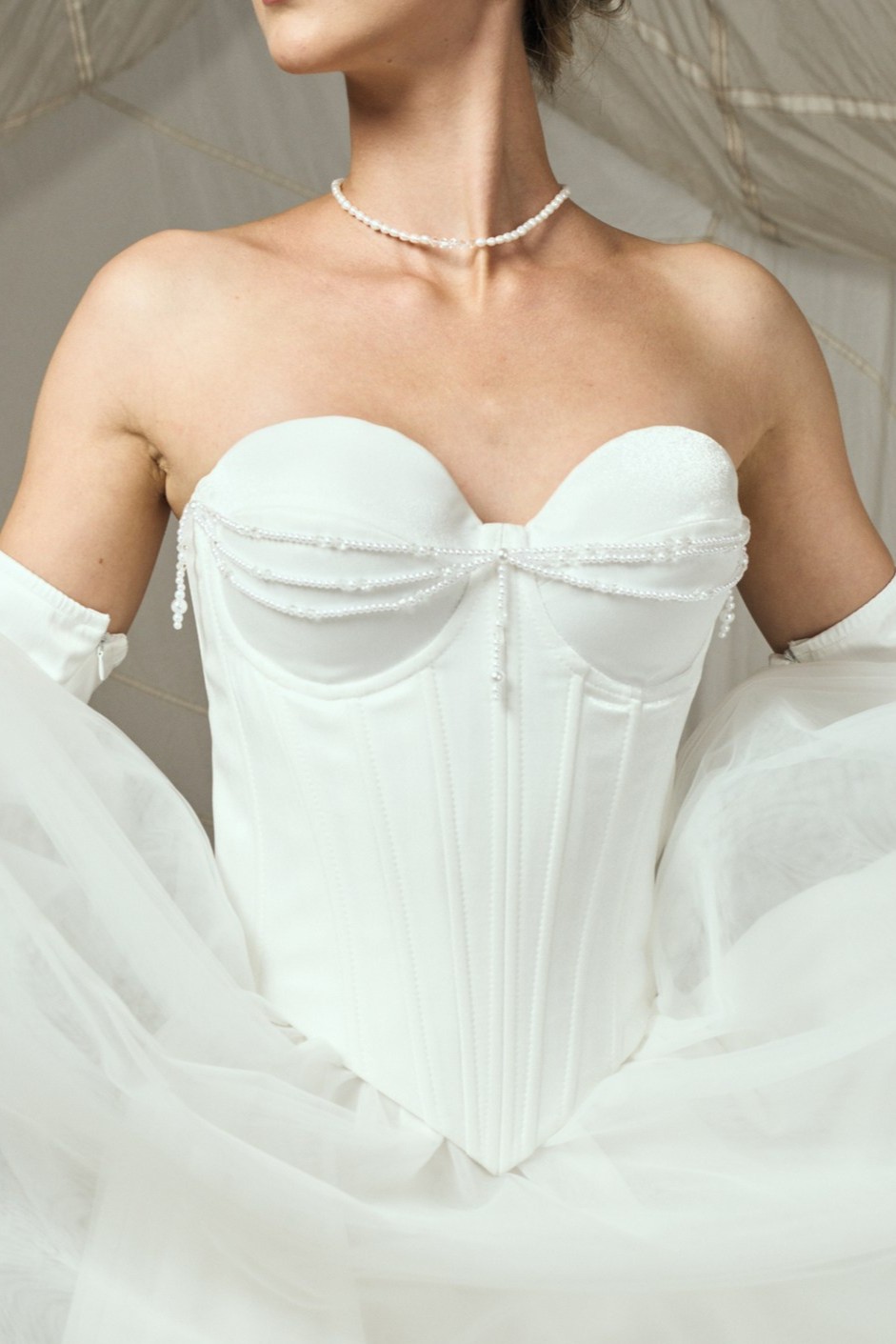 Перламутровый корсет бюстье с жемчугом