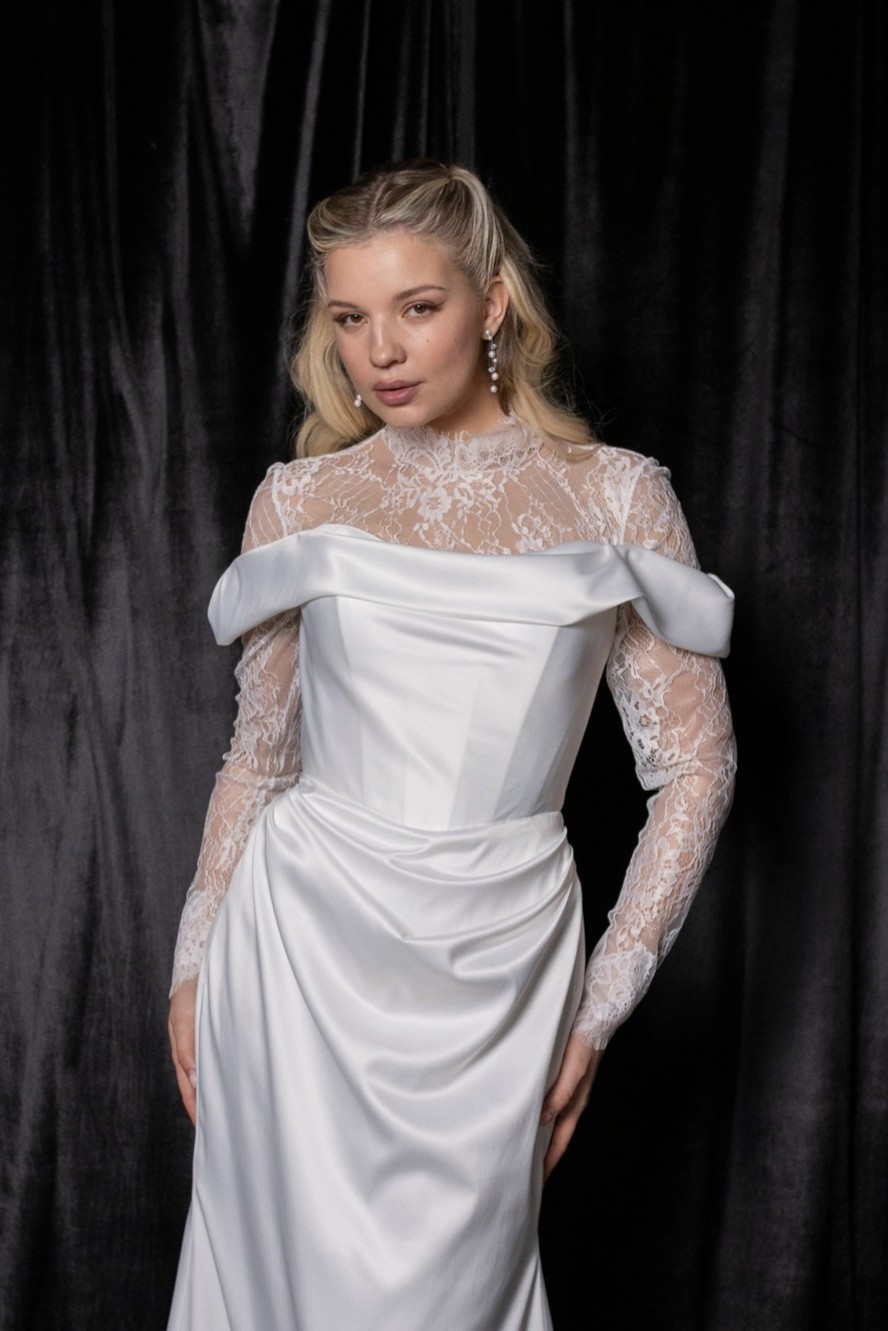 Кружевное боди с рукавами