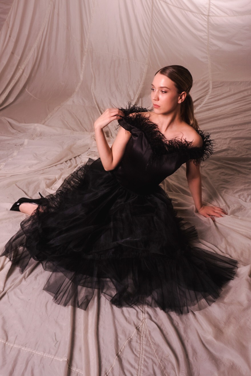 Юбка и корсет с перьями