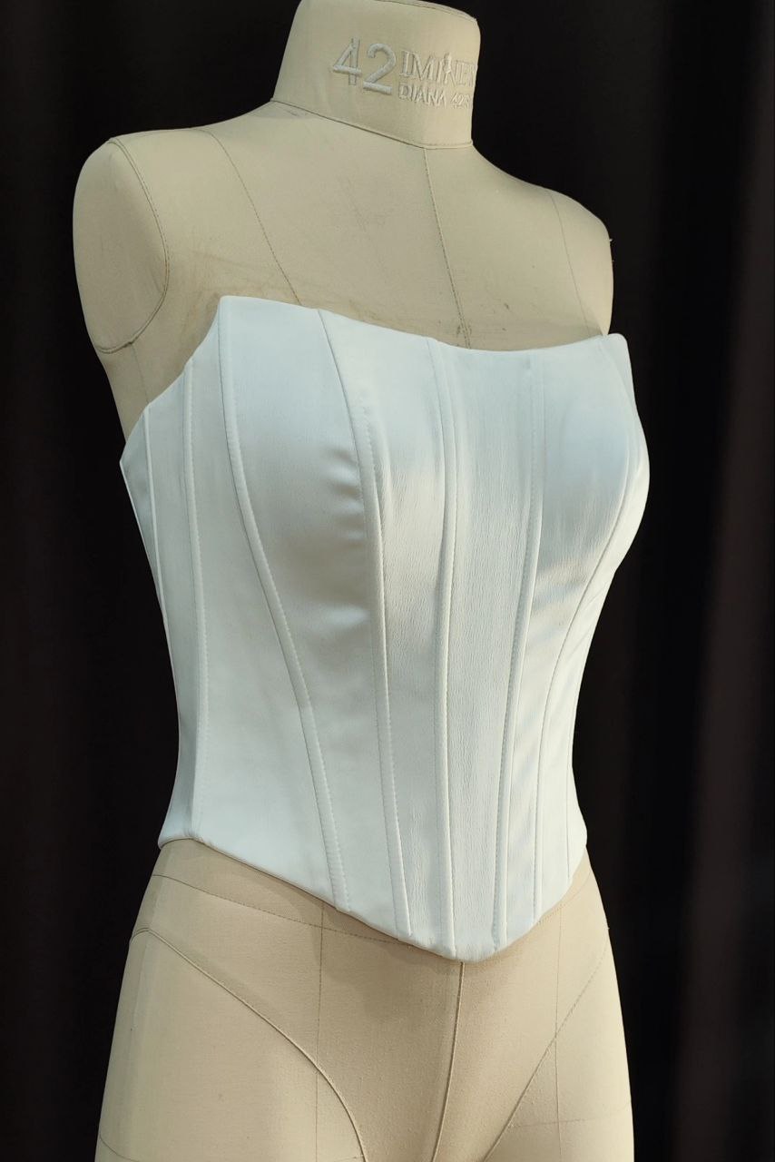 Угловатый корсет