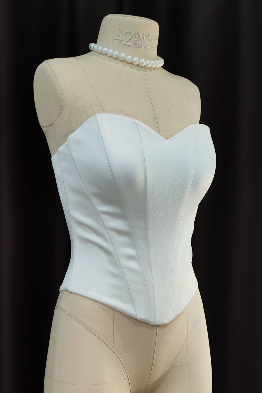 Корсет с вырезом сердечко