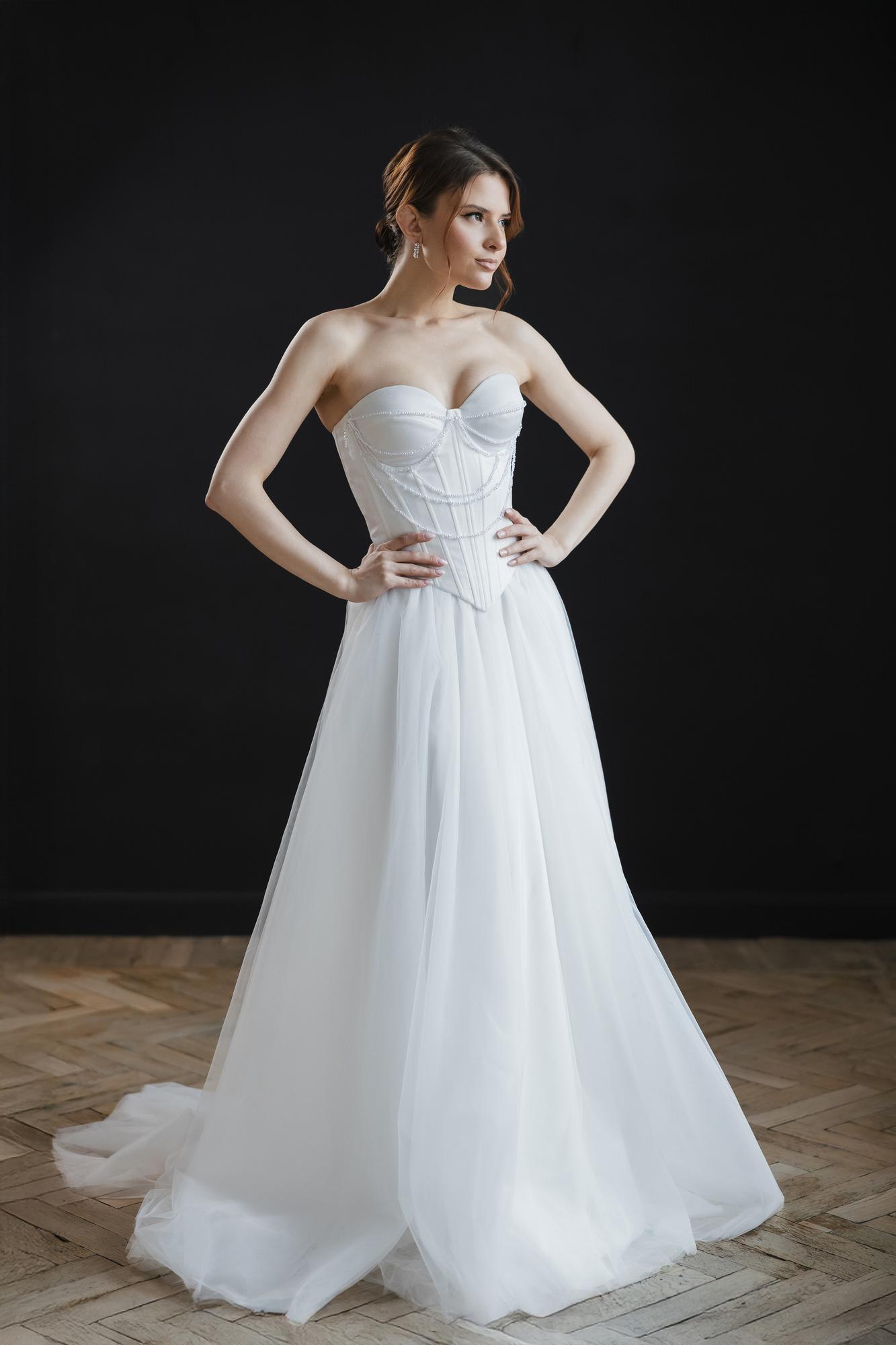 Фатиновая юбка и корсет с жемчугом