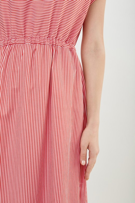 Платье с разрезами