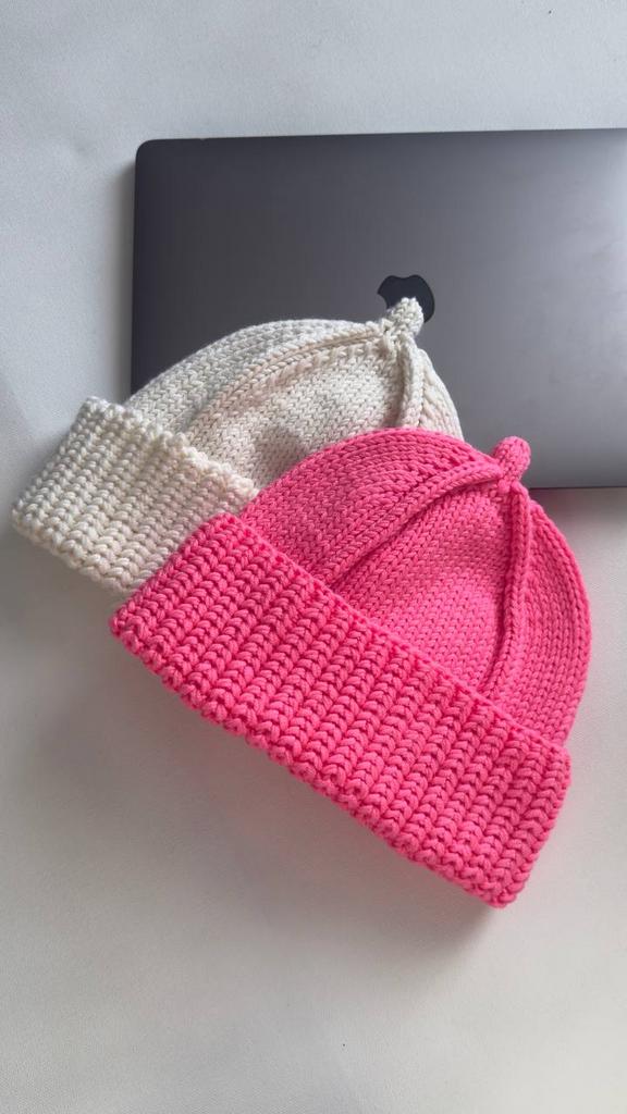 шапка с петелькой