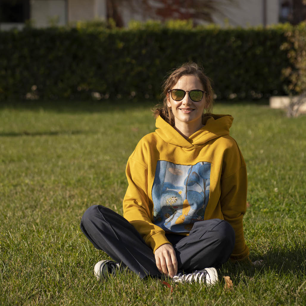 Худи в горчичном цвете Анри Матисс "Голубое окно"