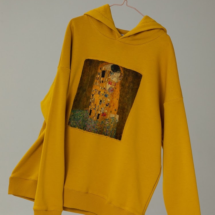 Худи в горчичном цвете Густав  Климт "Поцелуй"