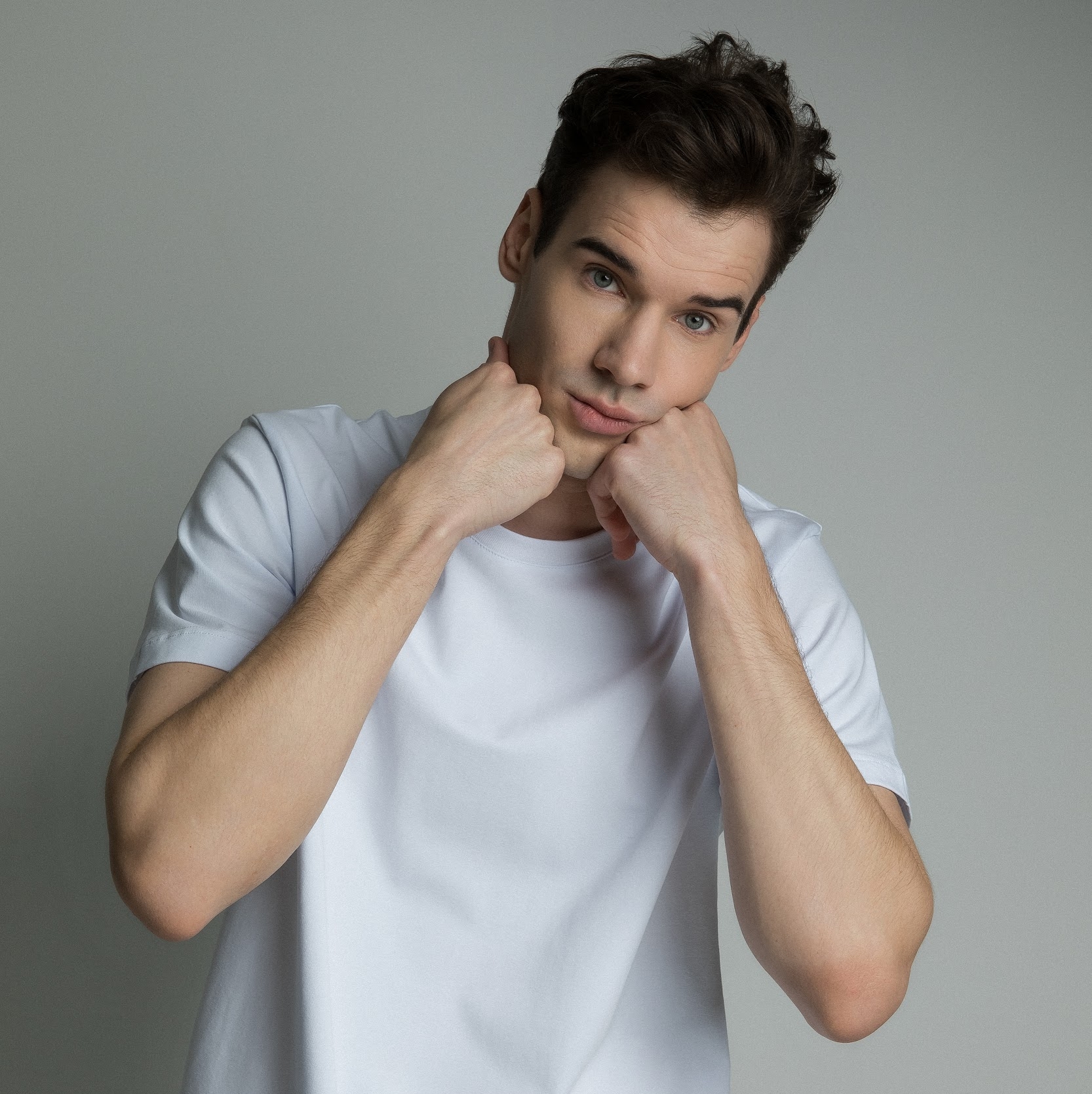 Футболка в белом цвете