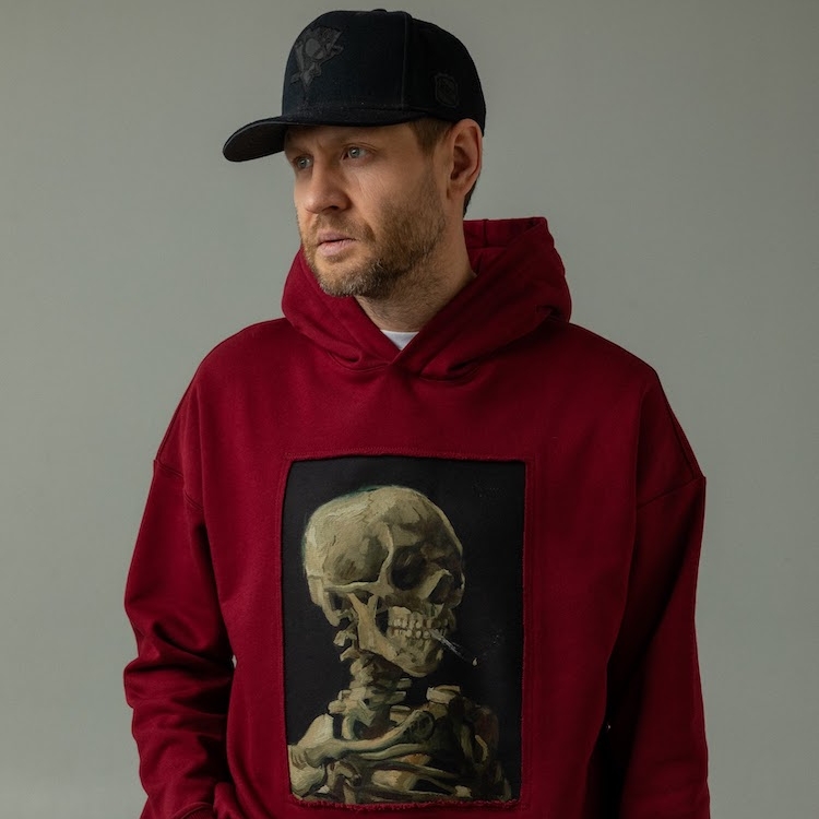 Худи в красном цвете Винсент Ван Гог "Череп с горящей сигаретой"