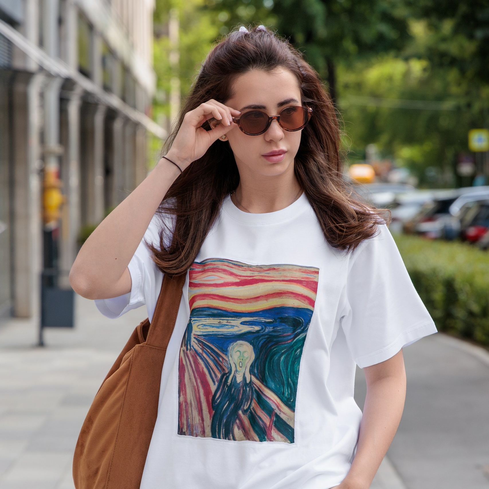 Футболка в белом цвете Эдвард Мунк  "Крик"