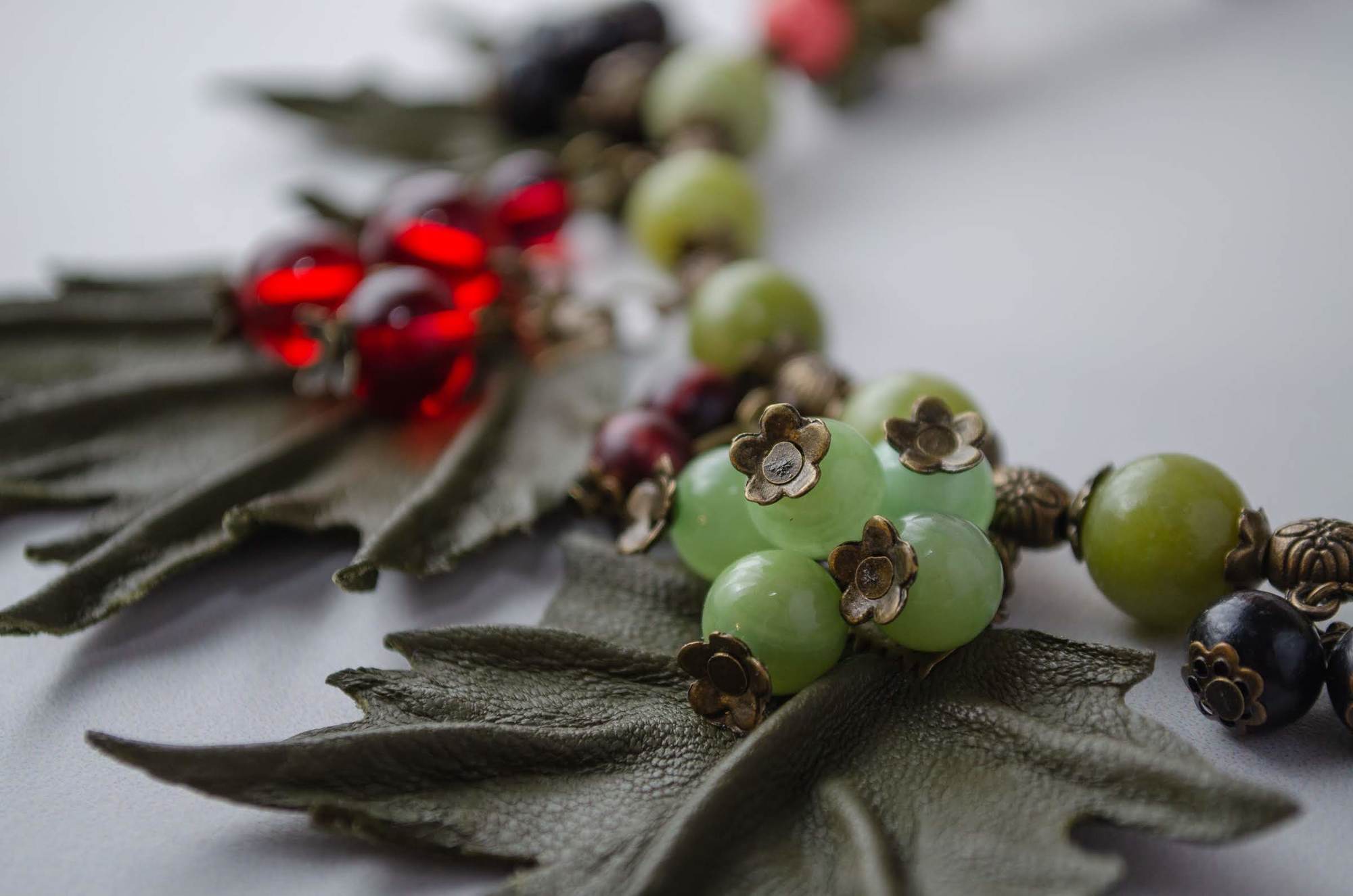 Листья и ягоды - колье SO-TC21F9