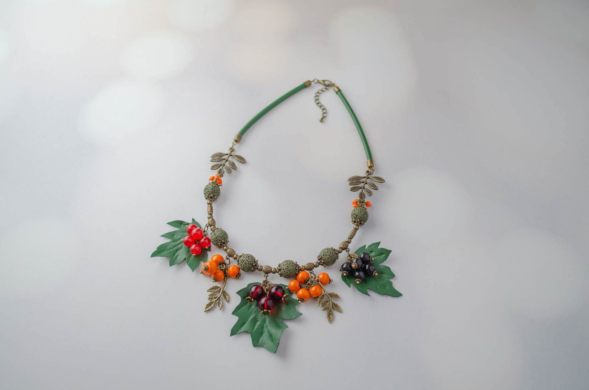 Листья и ягоды - колье SO-TC21F10
