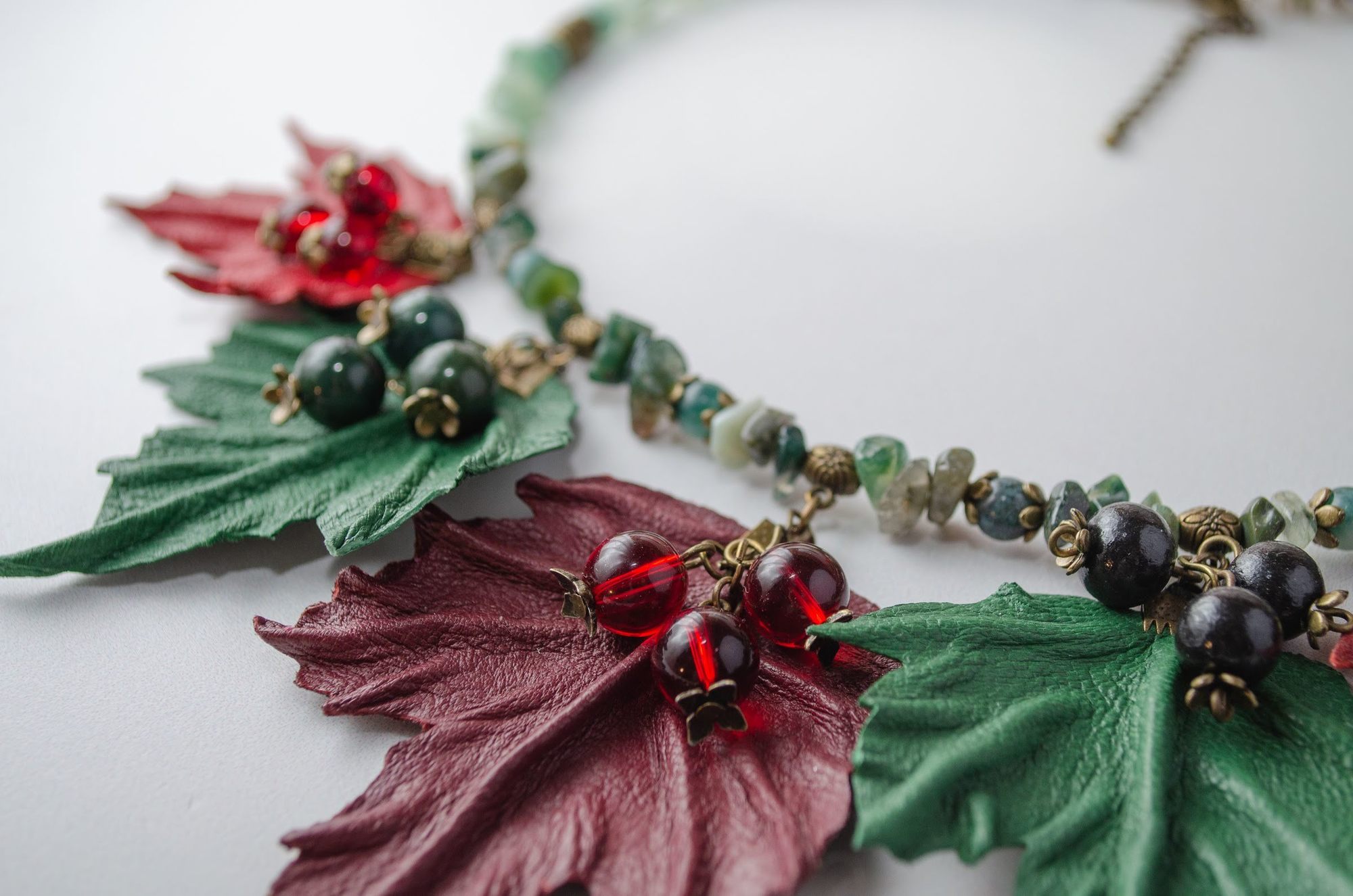 Листья и ягоды - колье SO-TC21F11