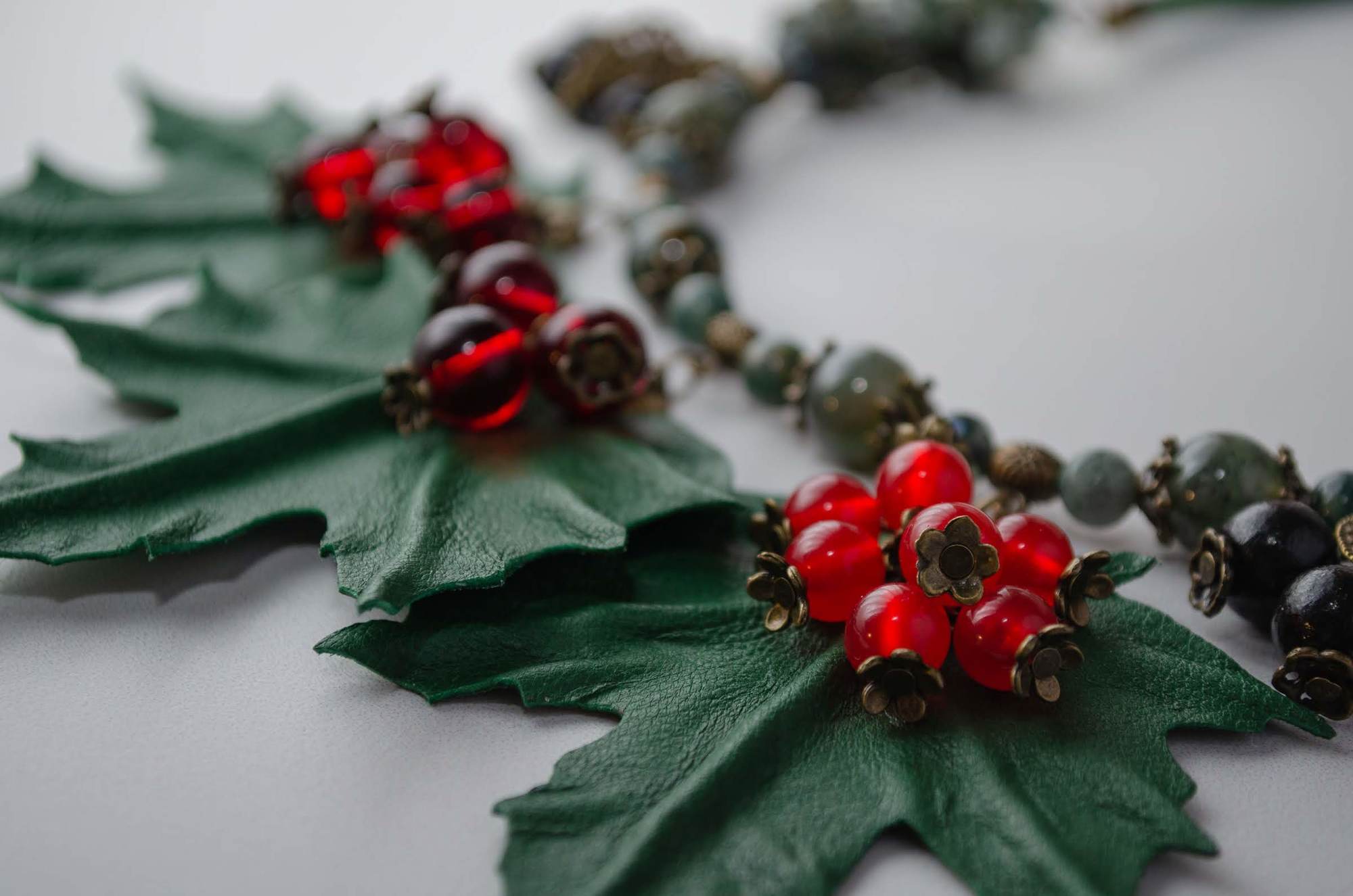 Листья и ягоды - колье SO-TC21F12