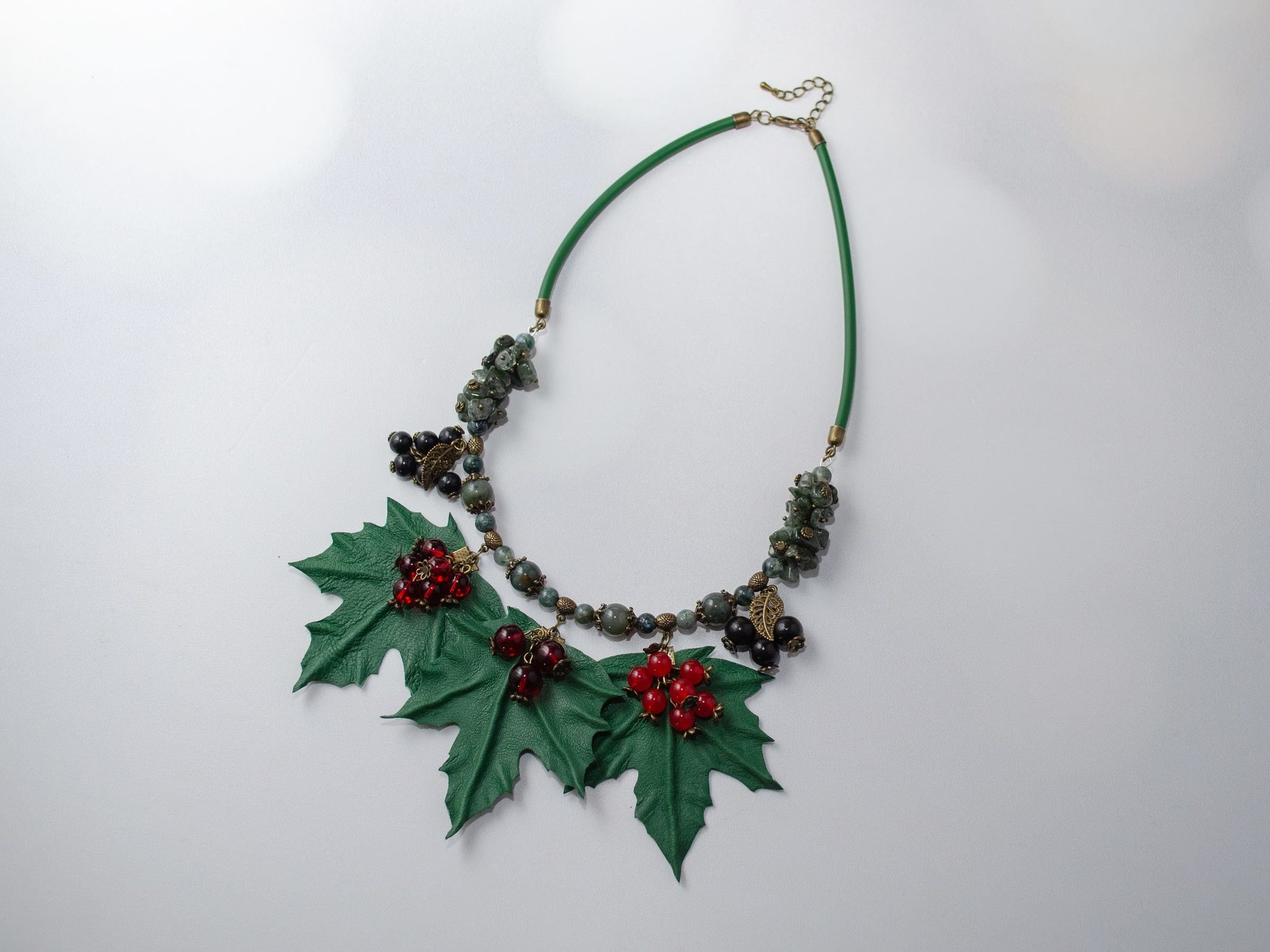 Листья и ягоды - колье SO-TC21F12