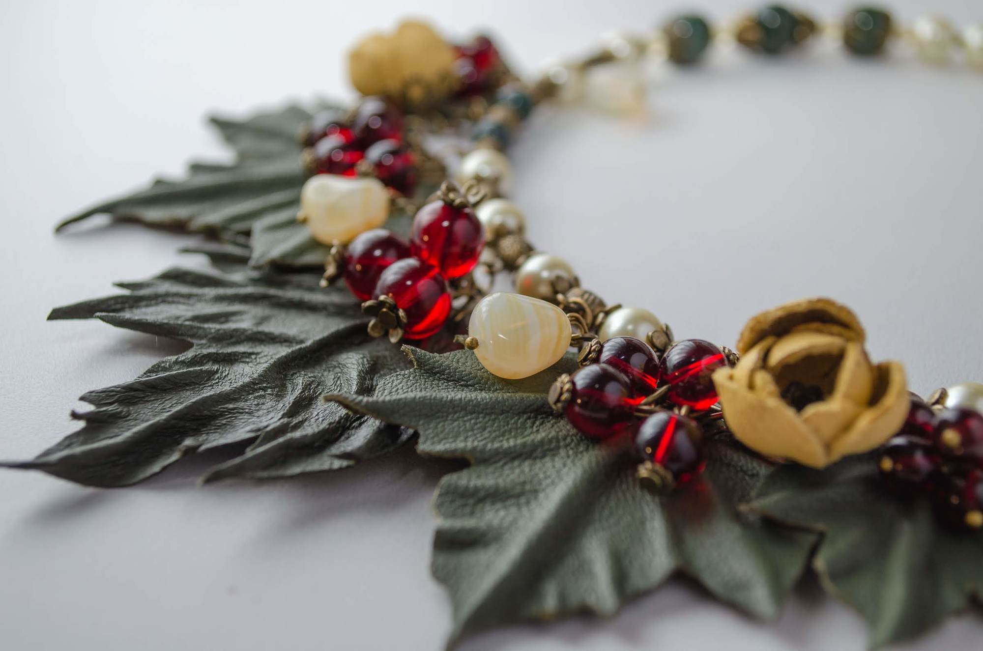 Листья и ягоды - колье SO-TC21F13