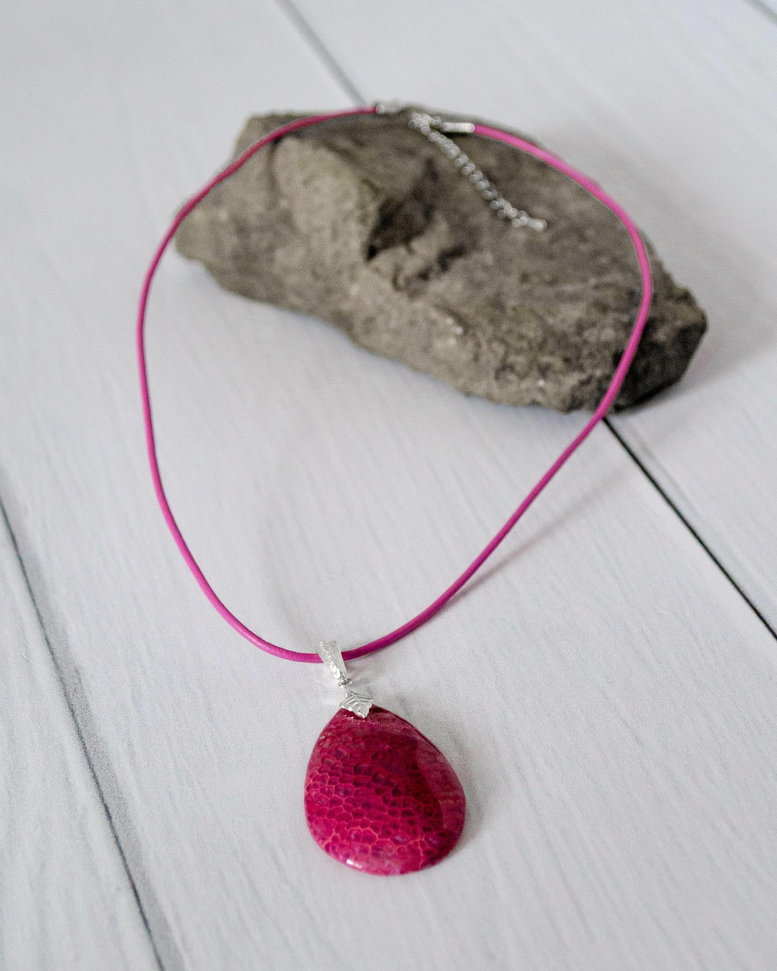 Кулон на шнурке N23P12