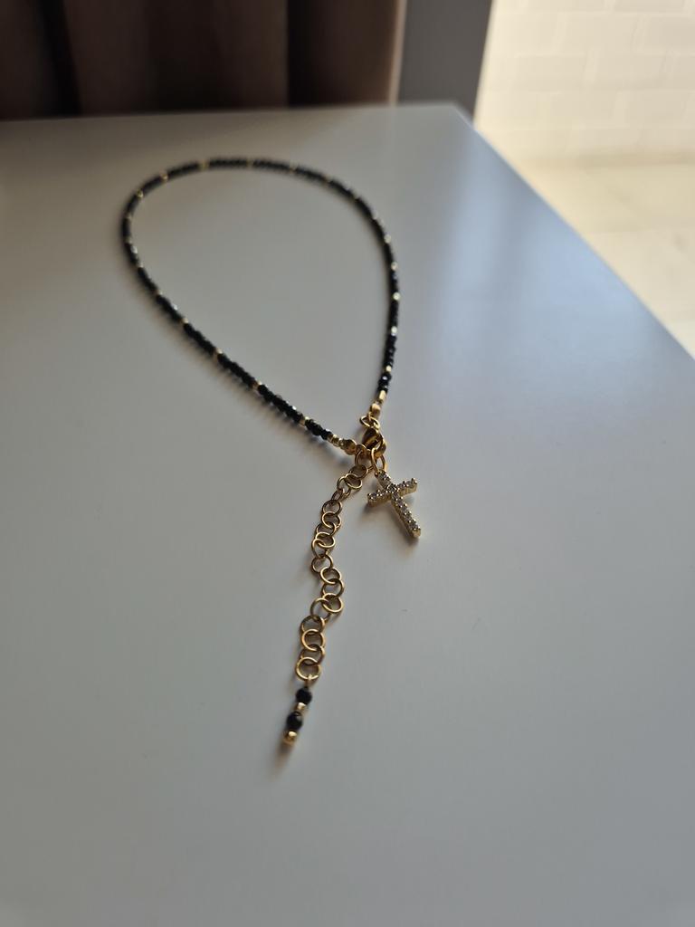 Чокер Black из шпинели со съемными крестиком