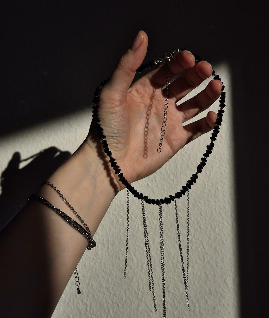 Чокер Shine в черном цвете с цепочками