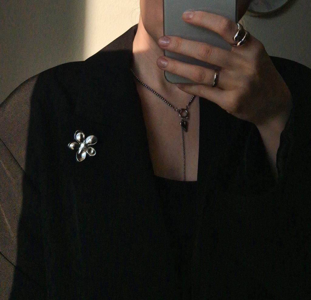 Брошь Flower