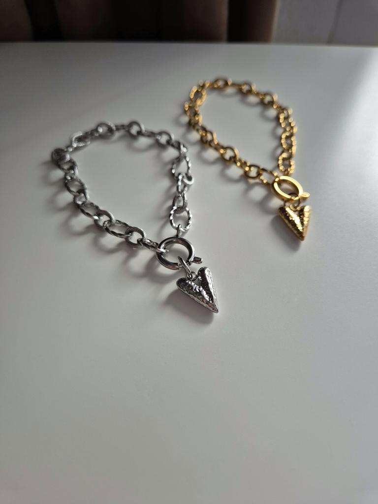 Браслет из цепи со съемным текстурным сердцем