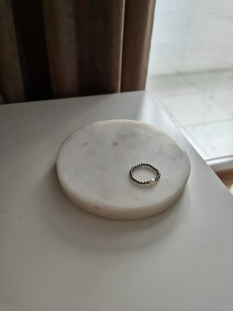 Кольцо Hematite с микро жемчужиной