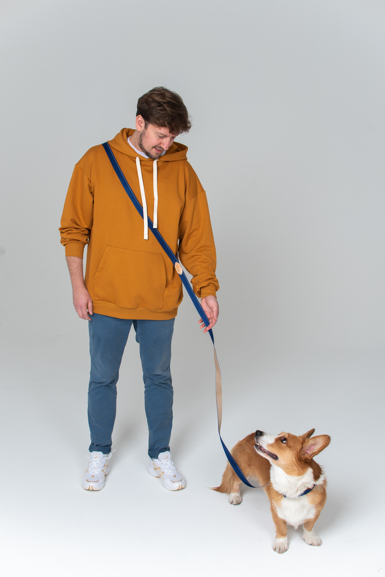 Sapphire and beige  2-in-1 cross-body loop strap leash