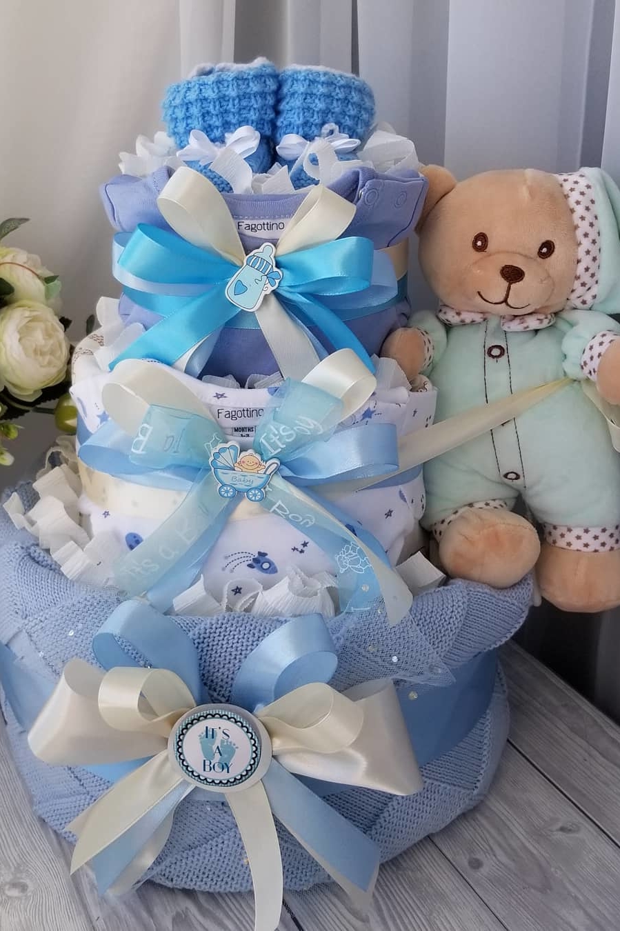 Торт из памперсов "Заводной мишка"