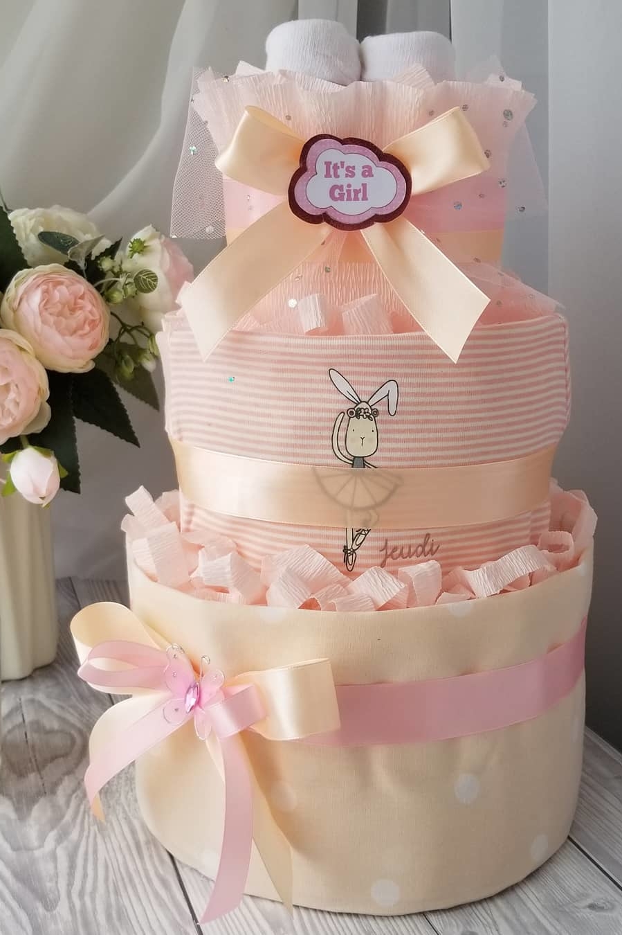 Торт из памперсов "Персиковая карамель"