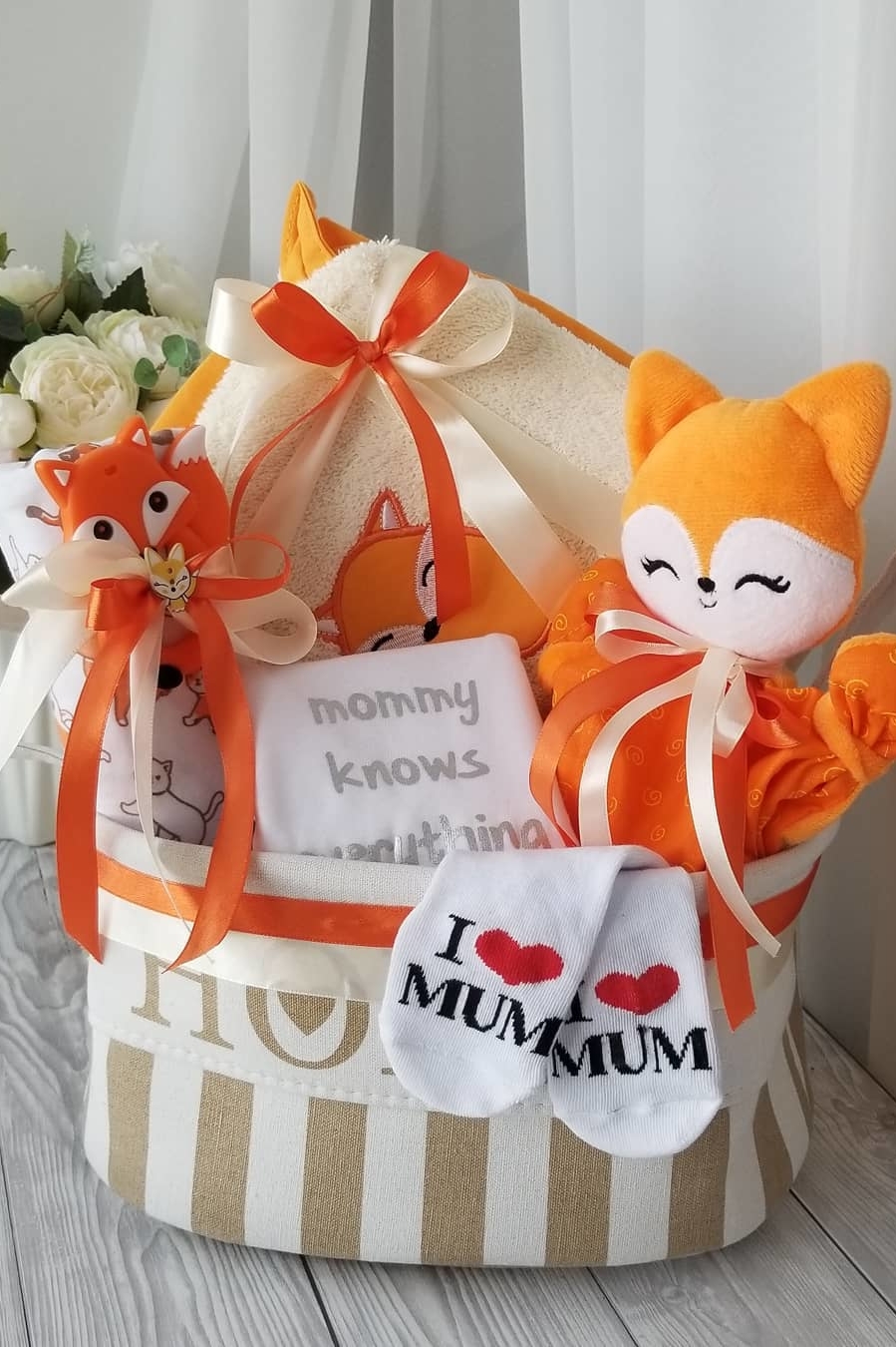 Подарочная корзина  на рождение ребенка "Лисята"